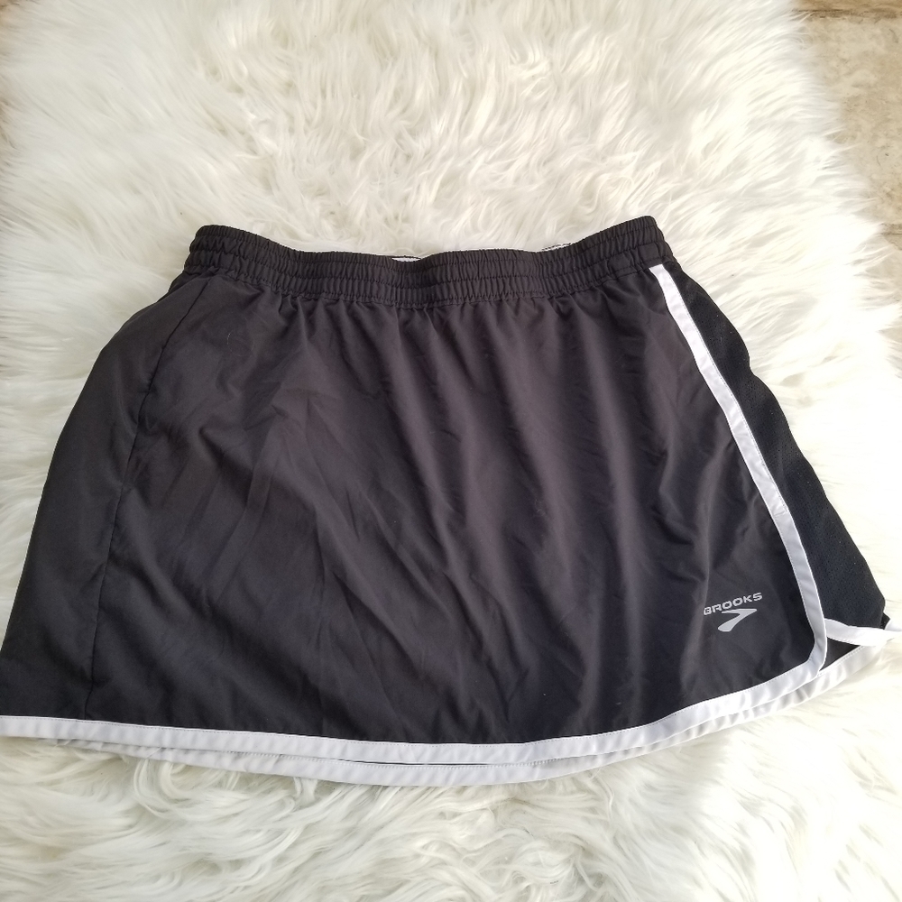 Brooks Equilibrium Technology Black Skort Large